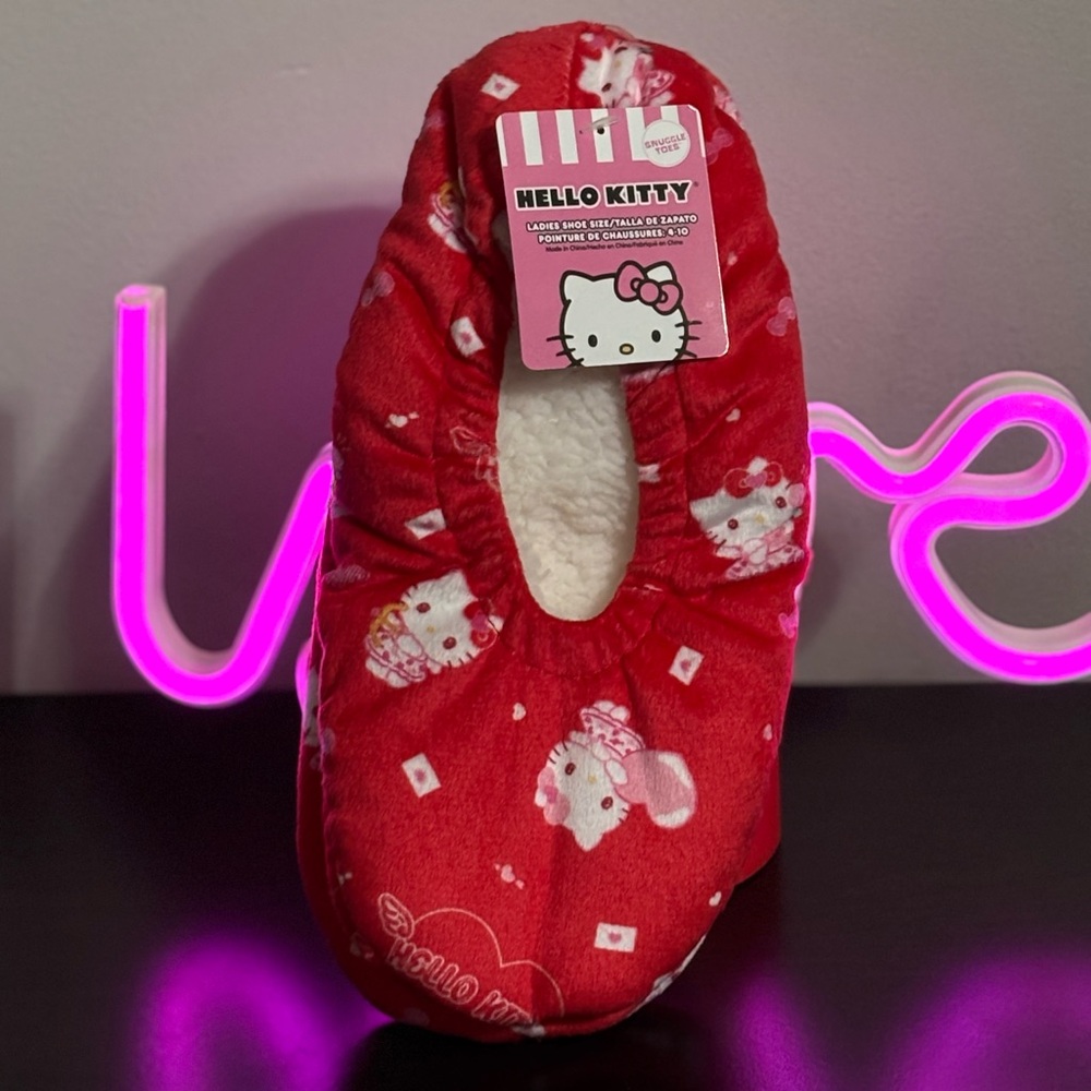 Hello Kitty V-Day Women Slippers 🌷💗